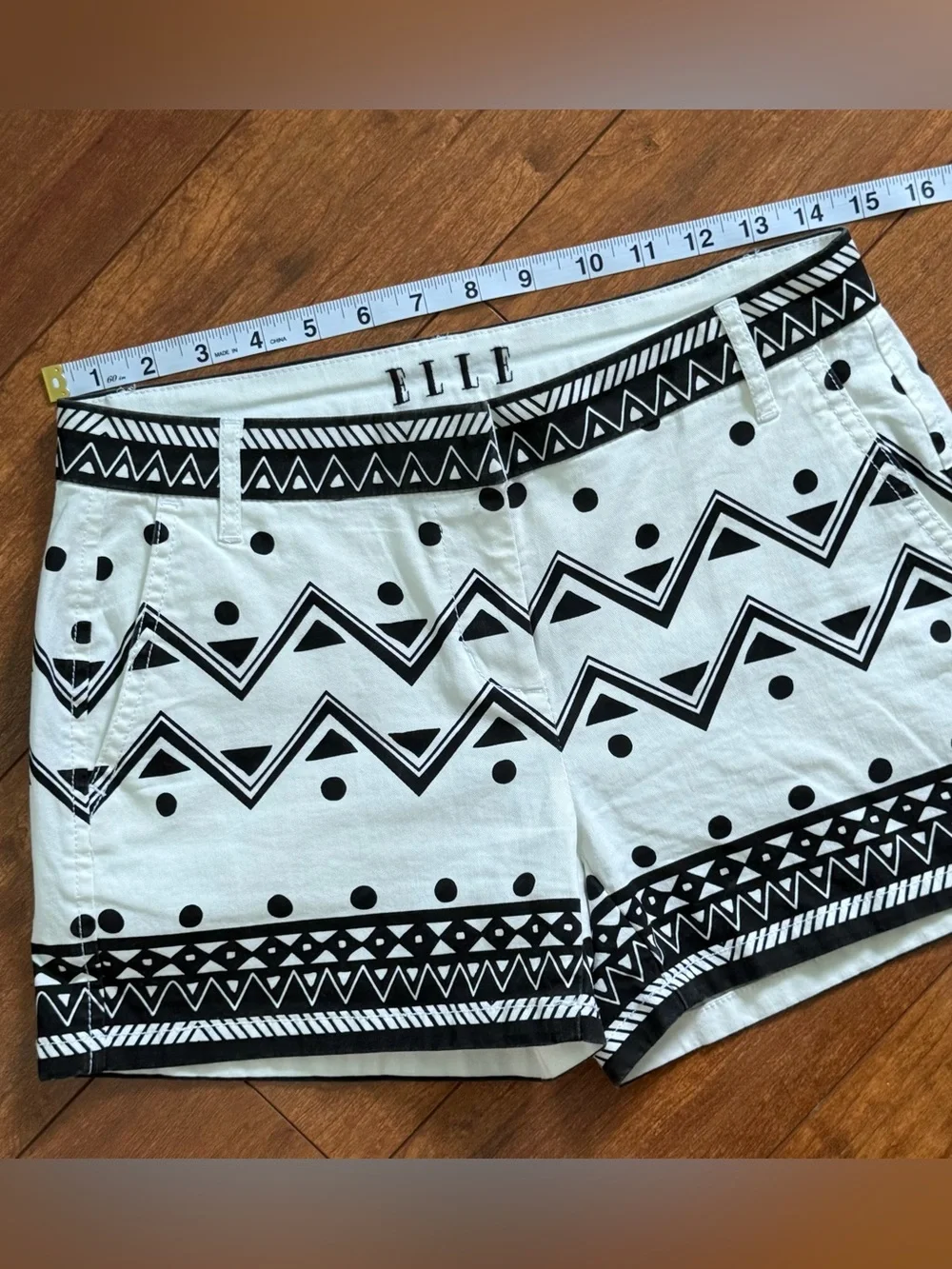 ELLE Black & White Geometric Chevron Polka Dot Chino Shorts - Size 2